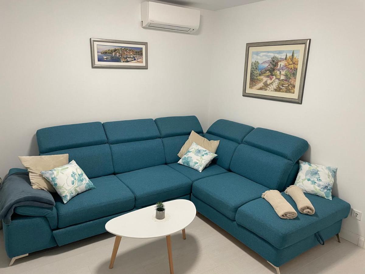 Peaceful House In Apartment *