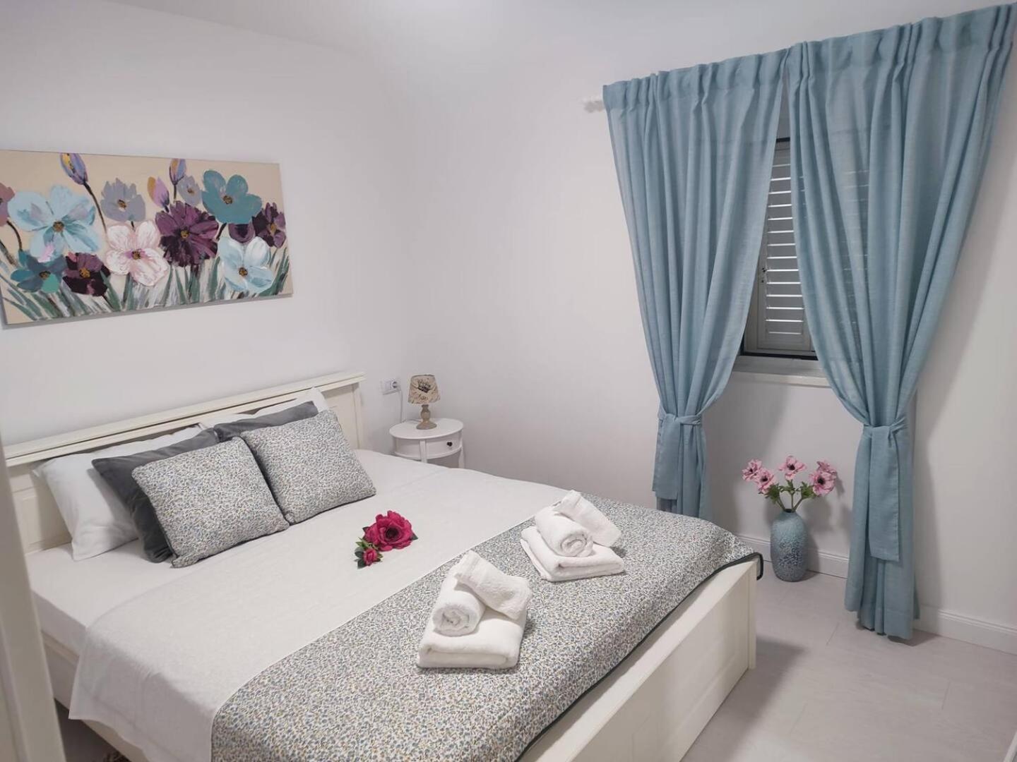 Peaceful House In Apartament *